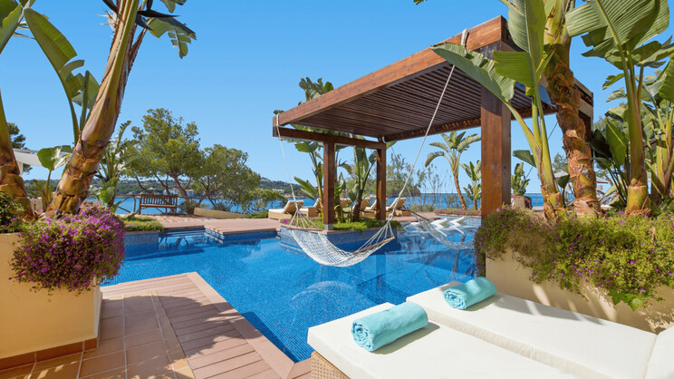 Star Prestige Swim Up Junior Suite